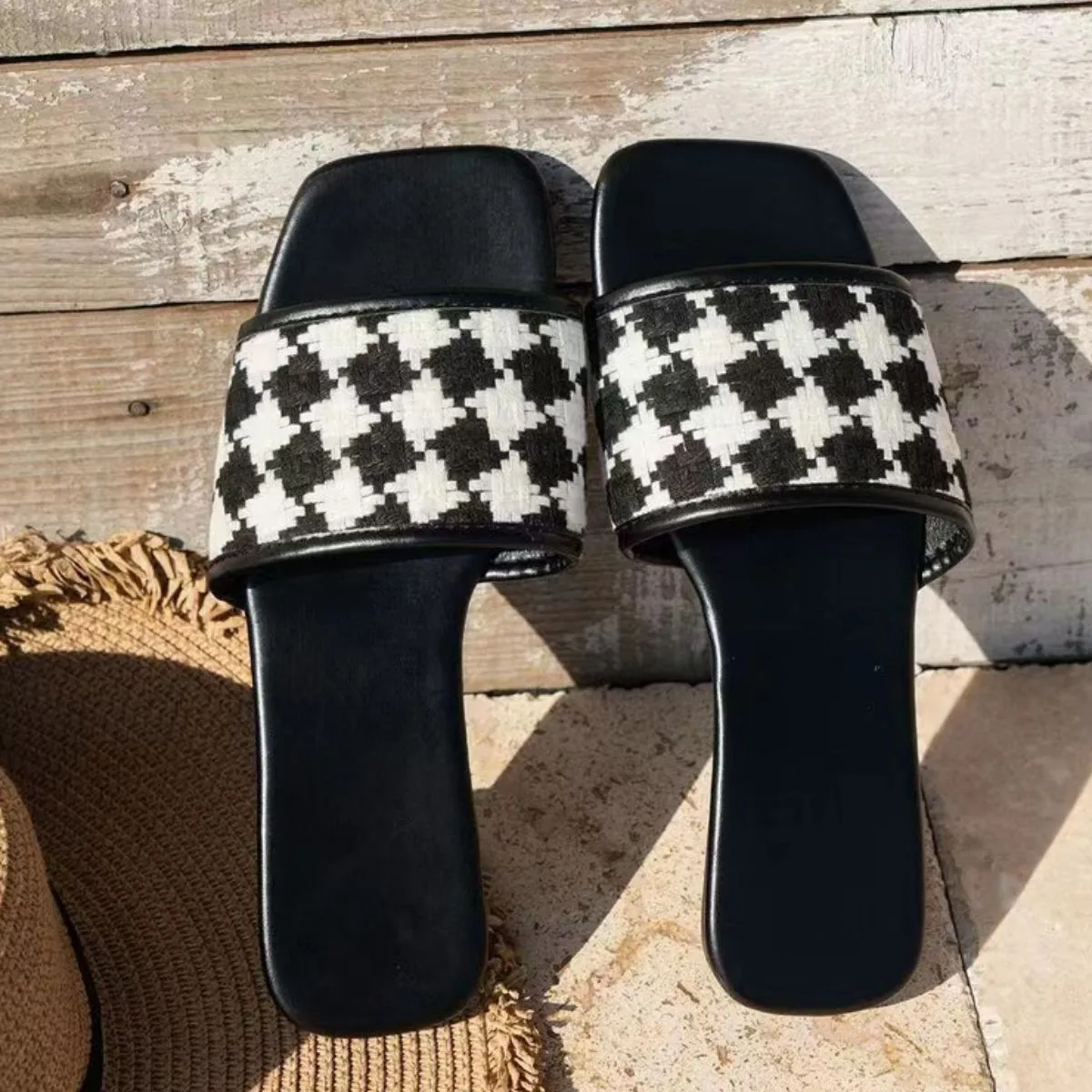 Fashionable Patterned Sandals