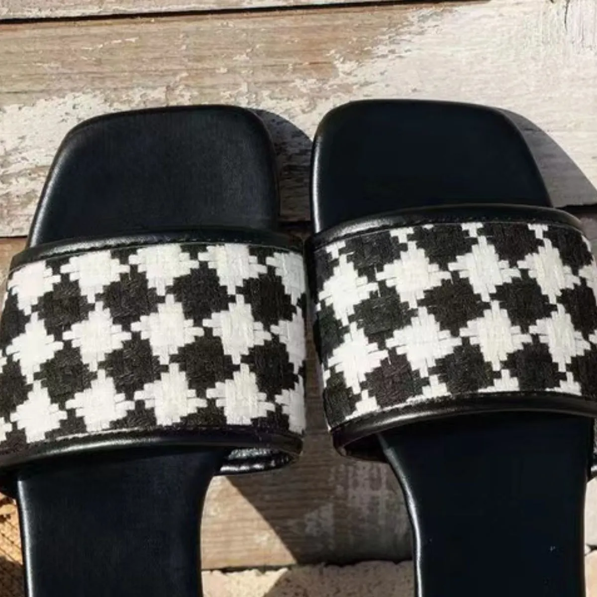 Fashionable Patterned Sandals