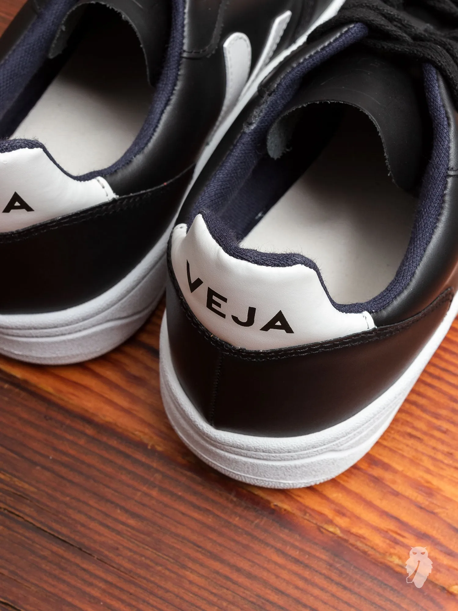 V-10 Sneaker in Black White